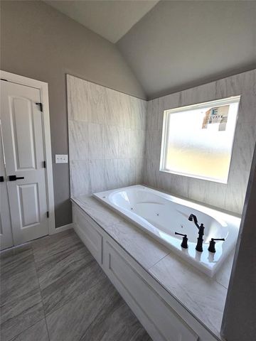 11604 NW 103rd Street, Yukon, OK 73099