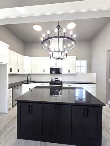 11604 NW 103rd Street, Yukon, OK 73099