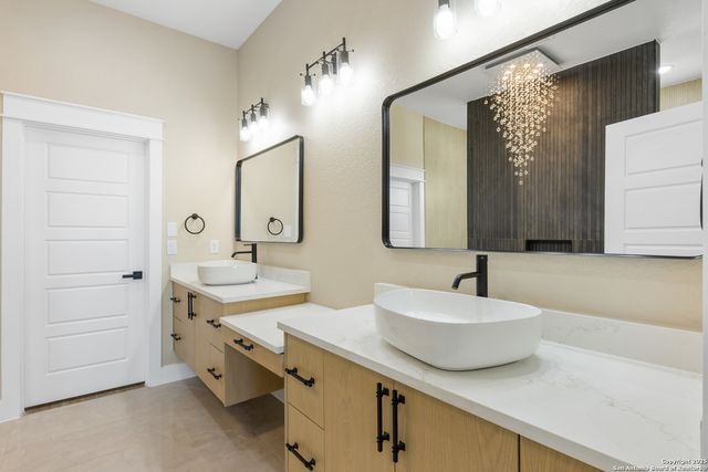131 Sunset, La Vernia, TX 78121