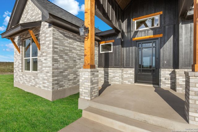 131 Sunset, La Vernia, TX 78121