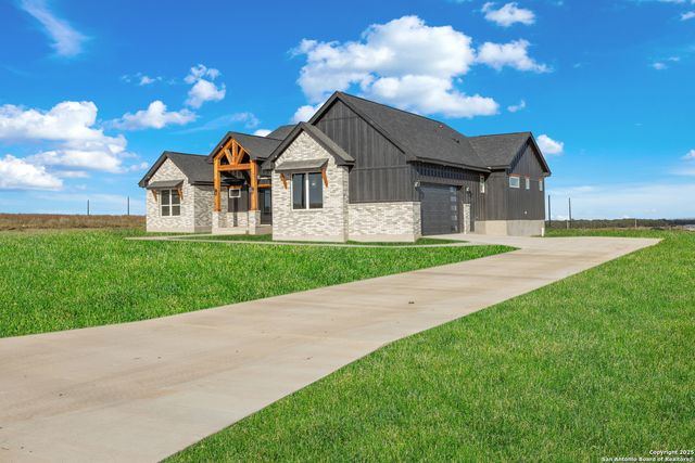 131 Sunset, La Vernia, TX 78121