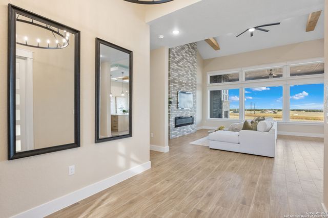 131 Sunset, La Vernia, TX 78121