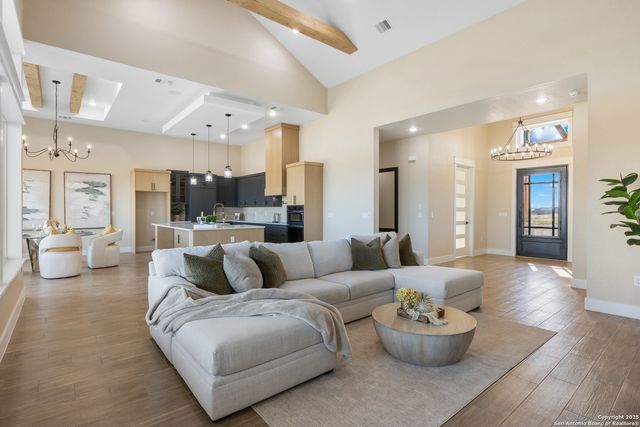131 Sunset, La Vernia, TX 78121