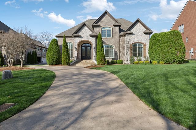 61 Harbor Cove Dr, Old Hickory, TN 37138