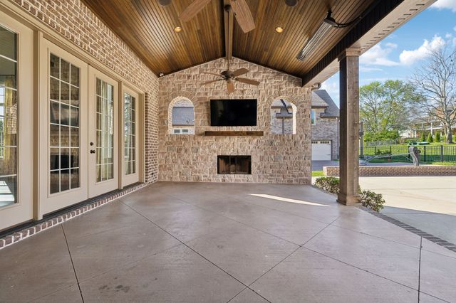 61 Harbor Cove Dr, Old Hickory, TN 37138