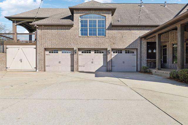 61 Harbor Cove Dr, Old Hickory, TN 37138