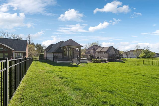 61 Harbor Cove Dr, Old Hickory, TN 37138