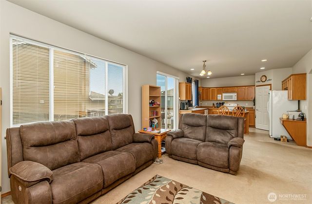 6822 38th Place NE, Marysville, WA 98270
