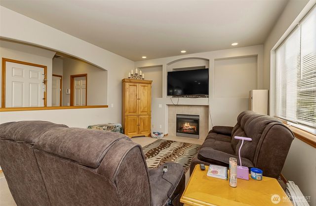 6822 38th Place NE, Marysville, WA 98270
