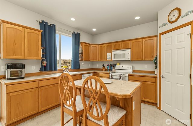 6822 38th Place NE, Marysville, WA 98270