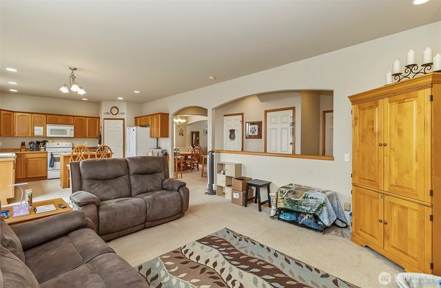 6822 38th Place NE, Marysville, WA 98270