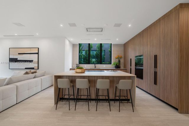 4095 Hardie Ave, Miami, FL 33133