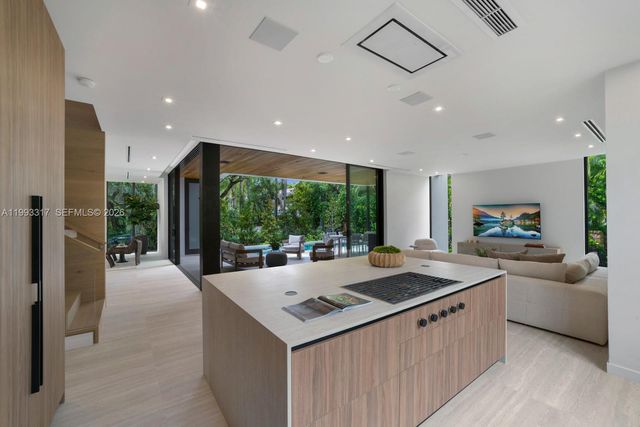 4095 Hardie Ave, Miami, FL 33133