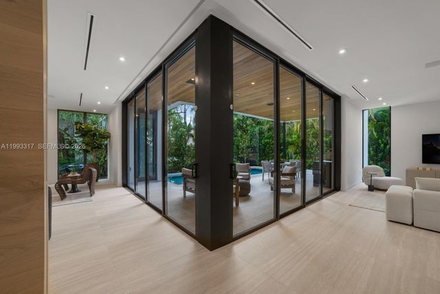 4095 Hardie Ave, Miami, FL 33133