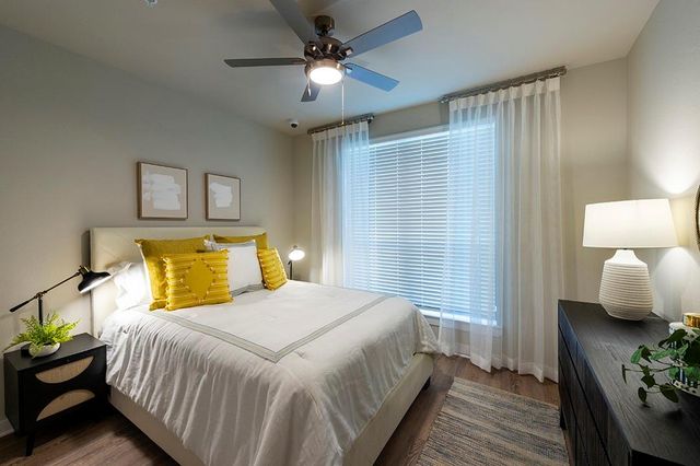 30020 Creekside Terrace Drive 8201, Spring, TX 77386