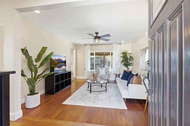 1316 Sharonwood Dr, Modesto, CA 95355