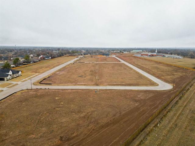 3505 Scissortail Lane, Chickasha, OK 73018