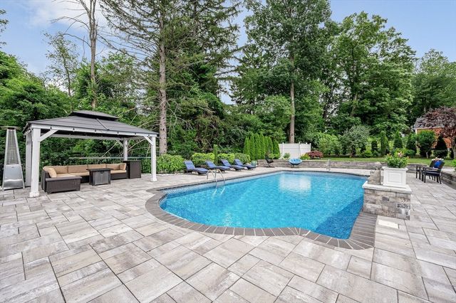61 Saddle Rd, Dracut, MA 01826