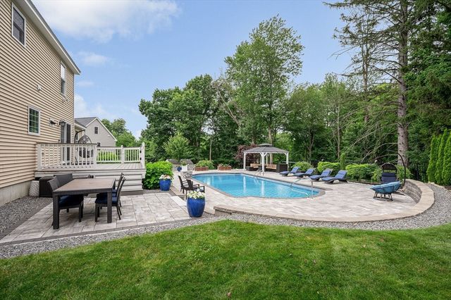 61 Saddle Rd, Dracut, MA 01826