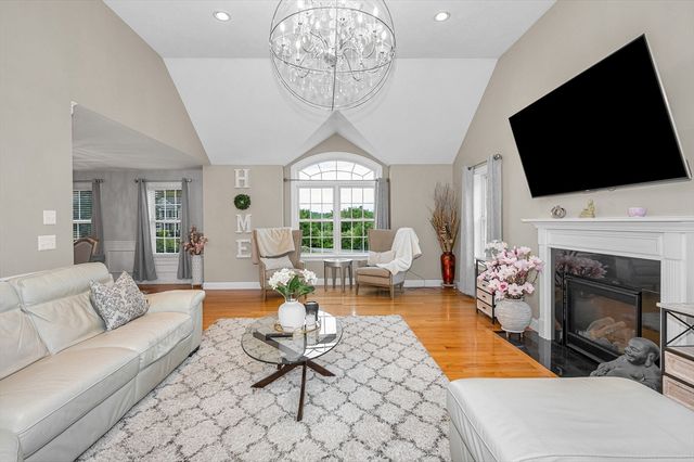 61 Saddle Rd, Dracut, MA 01826