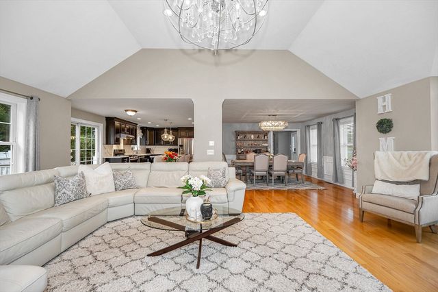 61 Saddle Rd, Dracut, MA 01826
