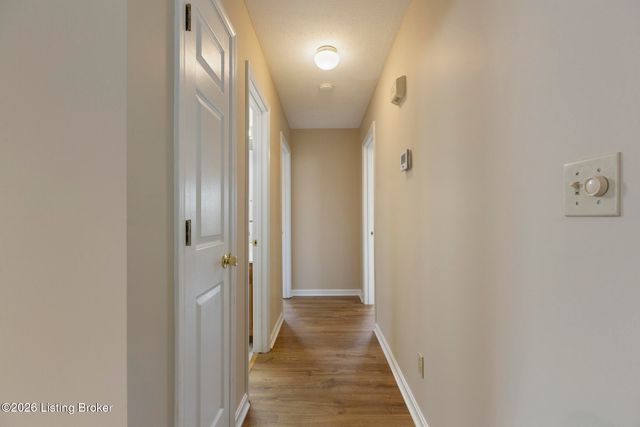 3813 Greenhurst Dr, Louisville, KY 40299