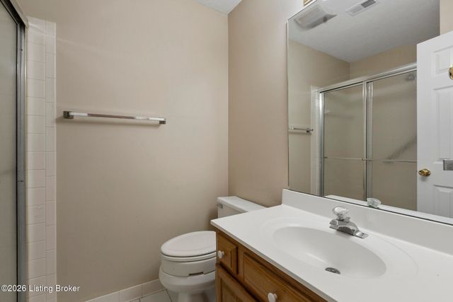 3813 Greenhurst Dr, Louisville, KY 40299