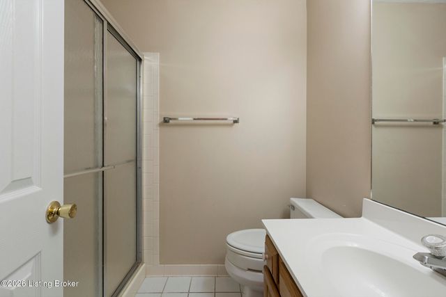 3813 Greenhurst Dr, Louisville, KY 40299