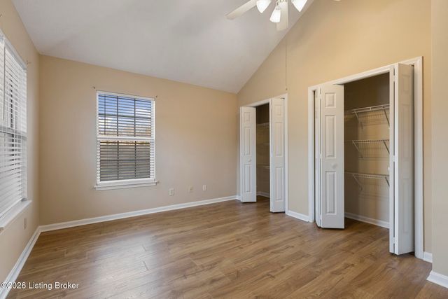 3813 Greenhurst Dr, Louisville, KY 40299