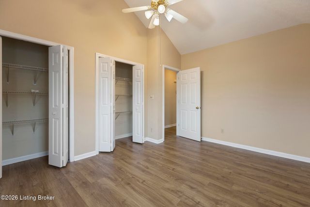 3813 Greenhurst Dr, Louisville, KY 40299