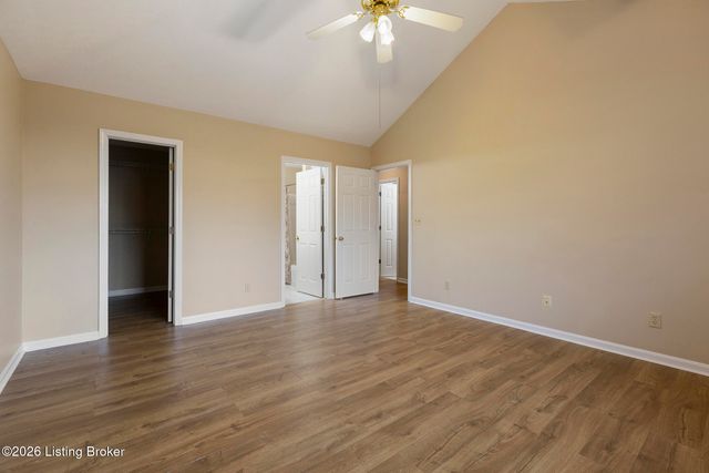 3813 Greenhurst Dr, Louisville, KY 40299