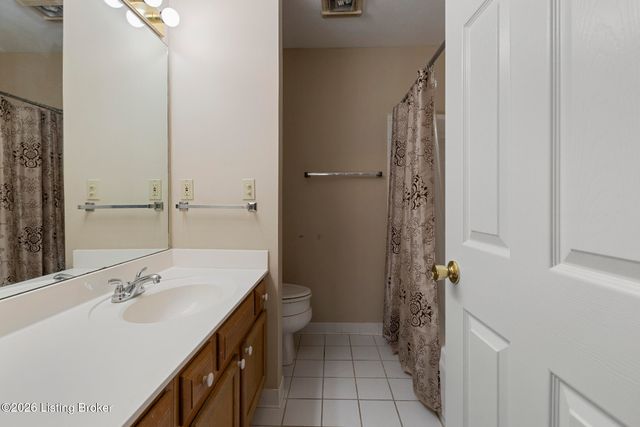 3813 Greenhurst Dr, Louisville, KY 40299