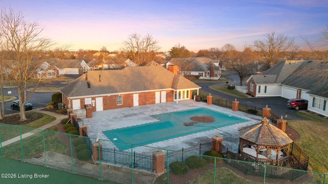 3813 Greenhurst Dr, Louisville, KY 40299