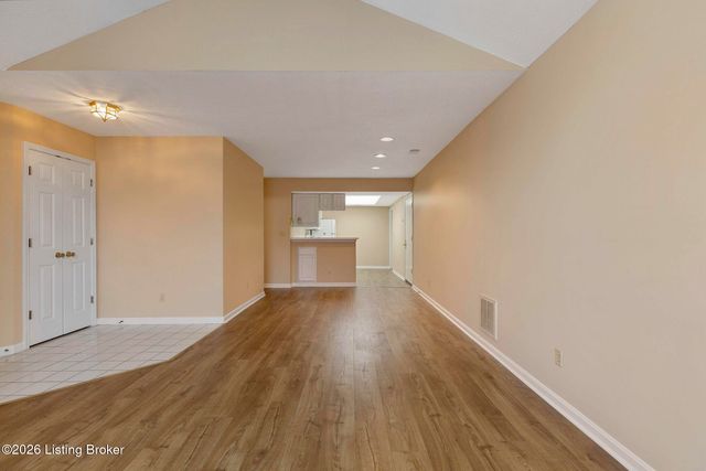 3813 Greenhurst Dr, Louisville, KY 40299