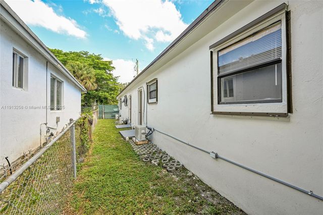 1710 NW 9th St 1-2, Fort Lauderdale, FL 33311