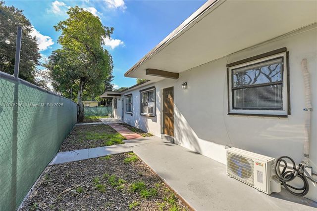 1710 NW 9th St 1-2, Fort Lauderdale, FL 33311