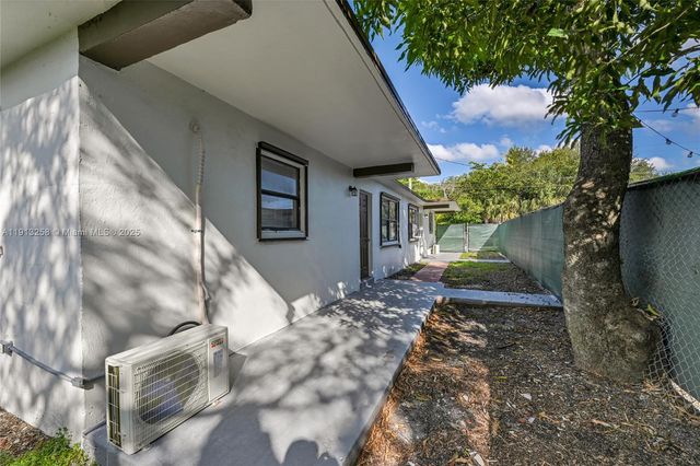 1710 NW 9th St 1-2, Fort Lauderdale, FL 33311