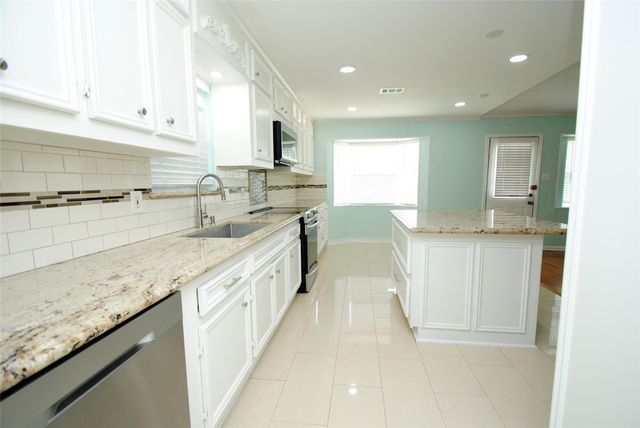 11511 Creekhurst Drive, Houston, TX 77099