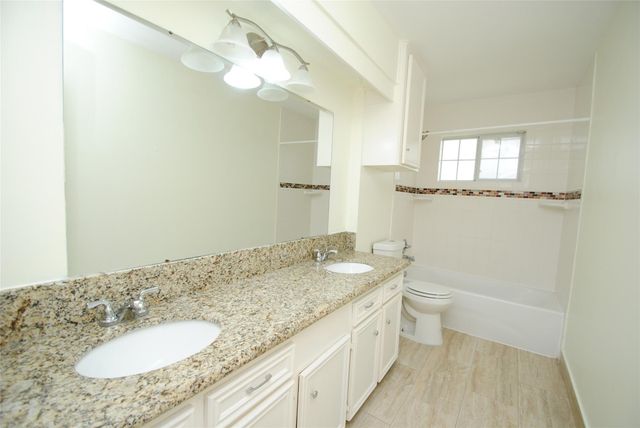 11511 Creekhurst Drive, Houston, TX 77099
