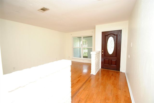 11511 Creekhurst Drive, Houston, TX 77099