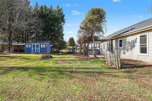 6812 Salem Quarter Road, Belews Creek, NC 27009