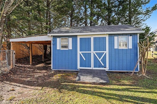 6812 Salem Quarter Road, Belews Creek, NC 27009