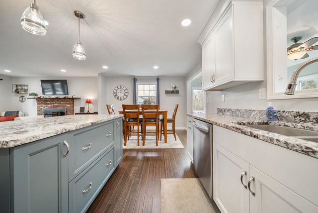 14 Silver Doe Lane, Merrimack, NH 03054