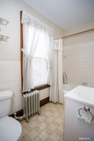 158 West Thames Street, Norwich, CT 06360