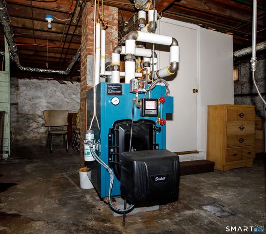 158 West Thames Street, Norwich, CT 06360