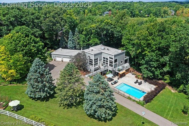 5255 Oak Hill Trail N, Commerce Charter Township, MI 48382