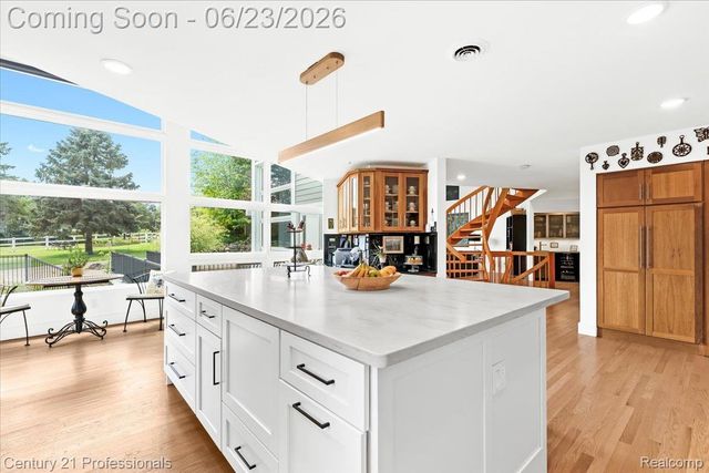 5255 Oak Hill Trail N, Commerce Charter Township, MI 48382