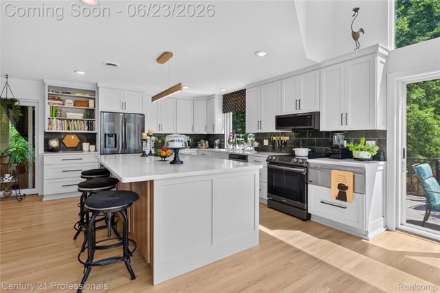 5255 Oak Hill Trail N, Commerce Charter Township, MI 48382