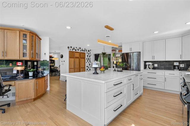 5255 Oak Hill Trail N, Commerce Charter Township, MI 48382