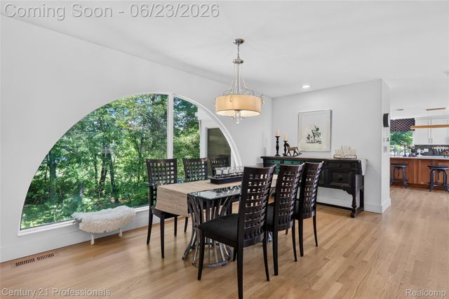 5255 Oak Hill Trail N, Commerce Charter Township, MI 48382